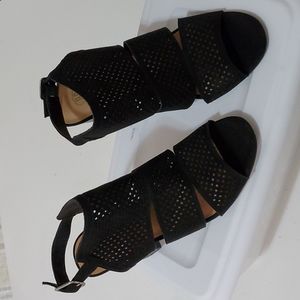 ROUTE 66 Black Sandals Size 6 Pre-owned